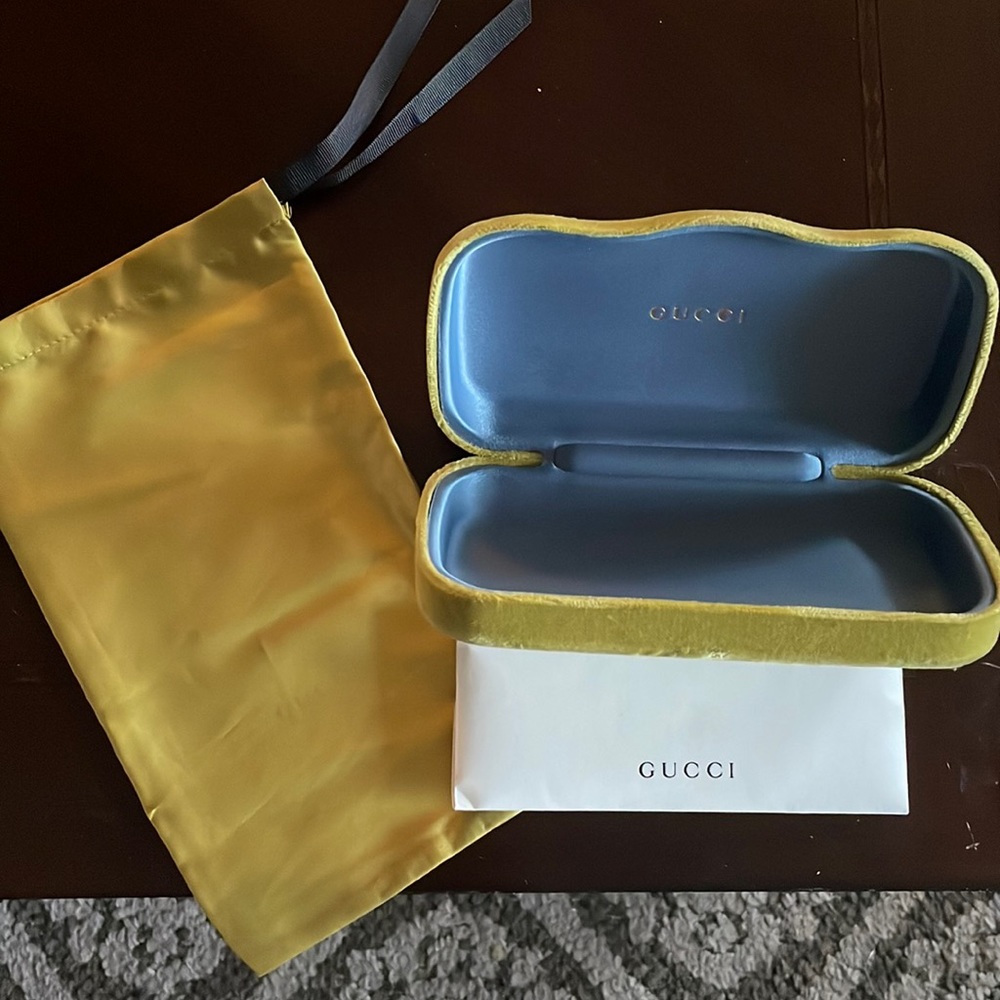 Designer GUCCI Velvet sunglasses 🕶 Case with Dust Bag and authenticity booklet